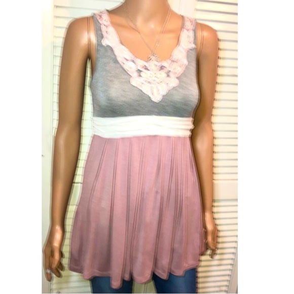 XXI Sleeveless Babydoll Knit Blouse Embroidered floral design Gray and Mauve S - Picture 7 of 7